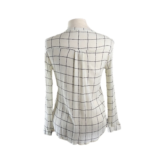 Lush white w/ black pane crinkle, long sleeve, Dropped neck 3- button size Small - Picture 3 of 8